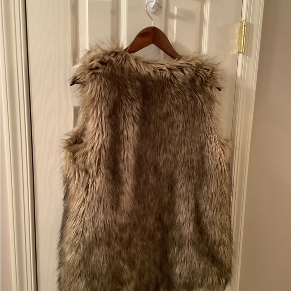 MERONA Faux Golden Island Fox Fur Vest Size Medium - Picture 12 of 16